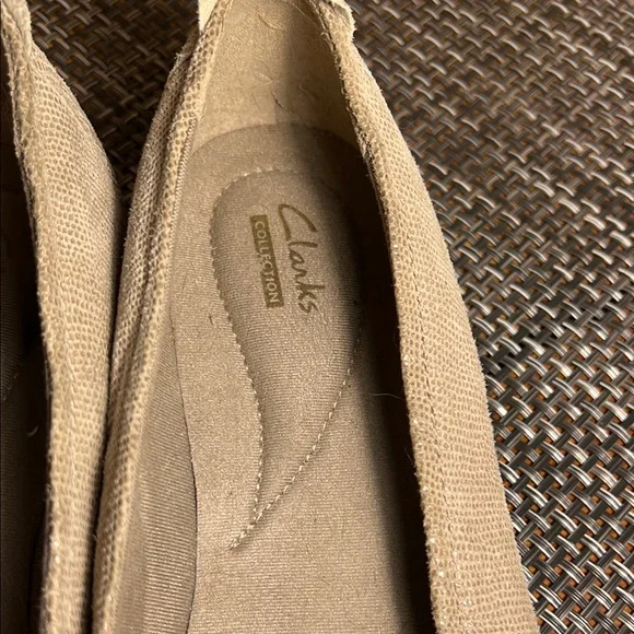 Clarks Cream Flats with Suede-like Material with a little sheen size 7.5 - Picture 2 of 6